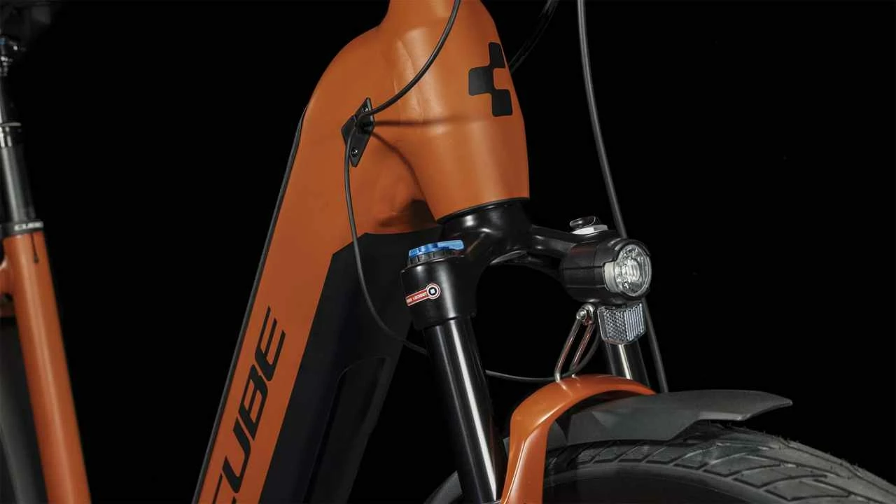 Cube Kathmandu Hybrid EXC 750 Red N Black E-Bike Trekkingrad Tiefeinsteiger â Bild 6