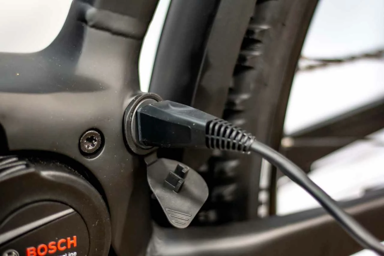 Cube Nuride Hybrid Pro 625 Allroad Black N Metal E-Bike Trekkingrad Herren â Bild 2